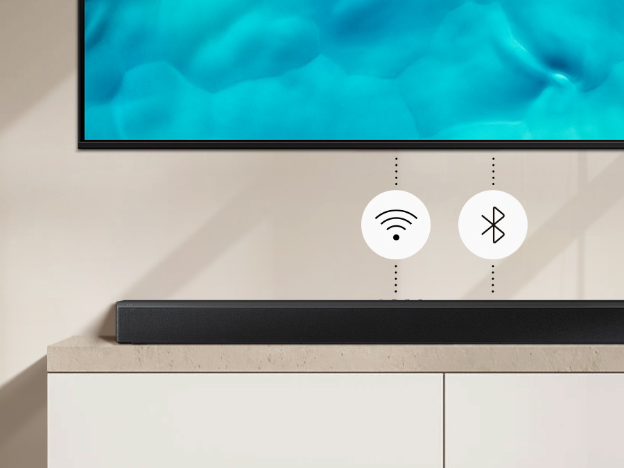 Âm thanh đang được phát qua soundbar được kết nối với TV bằng Wi-Fi và Bluetooth.